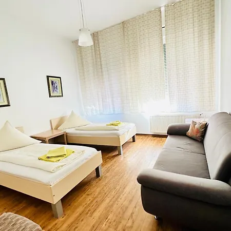 Am Freihafen Szálloda Duisburg