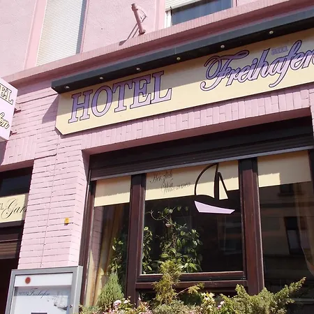 Am Freihafen Duisburg